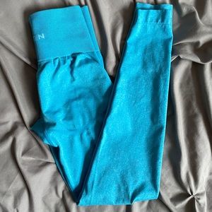 Caribbean blue NVGTN leggings